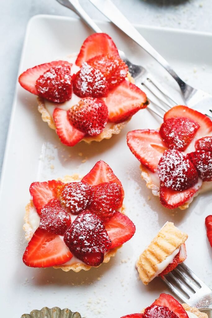 Tiny Strawberry Cheesecake Tart