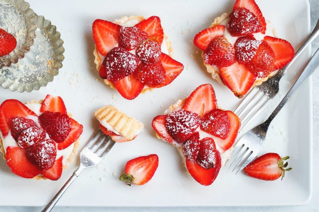 Tiny Strawberry Cheesecake Tart
